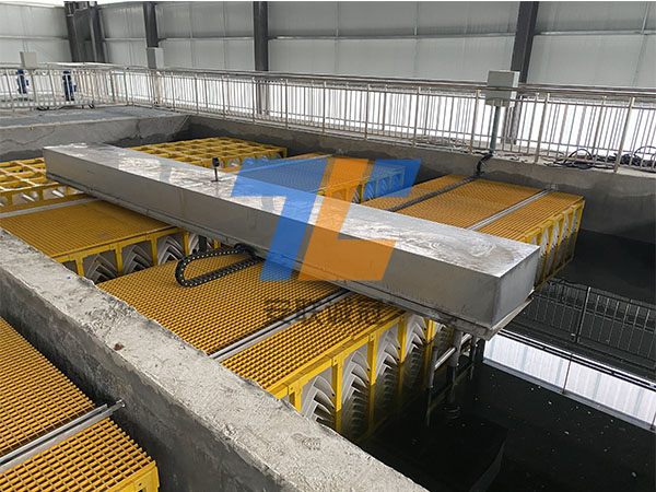 四川側向流沉淀池泥水分流倒V型斜板安裝現場